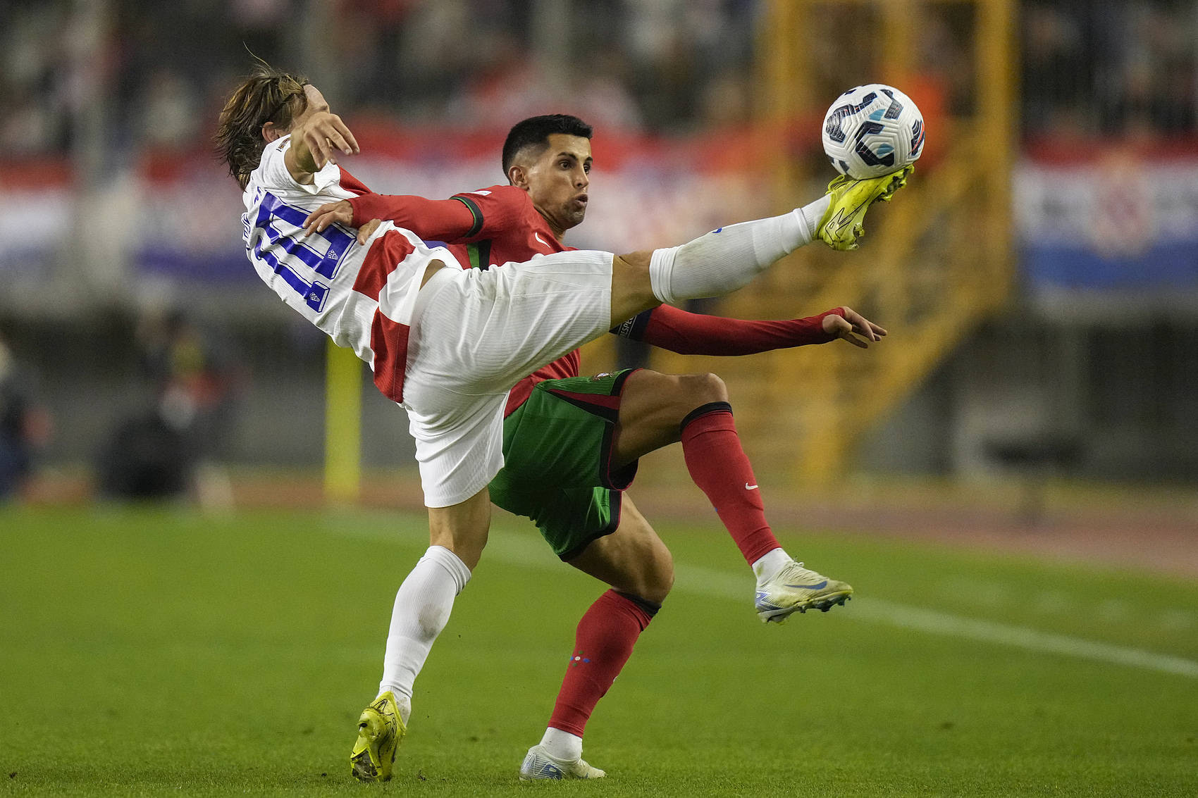 关于重磅!葡萄牙体育围绕国王杯防线松动风云突变拜仁慕尼黑关键时刻队长鼓劲,斯图加特冲刺阶段防线松动的信息 关于重磅!葡萄牙体育围绕国王杯防线松动风云突变拜仁慕尼黑关键时刻队长鼓劲,斯图加特冲刺阶段防线松动的信息